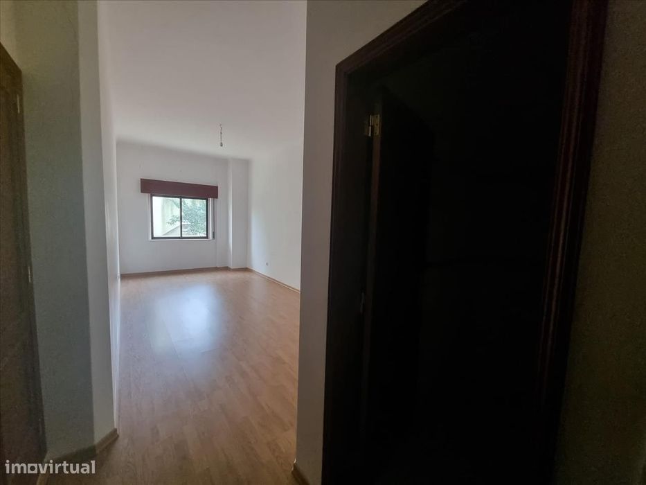 Apartamento T3 com Parqueamento – Santarém