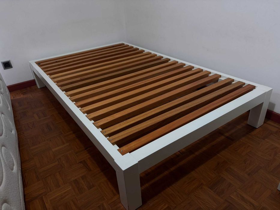 Cama em Madeira de Carpintaria