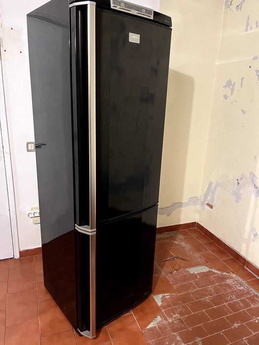 Frigorífico Combinado PRETO AEG/ELETROLUX Santo