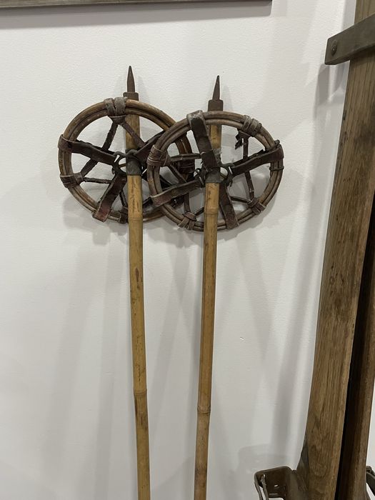 Zabytkowe narty drewniane