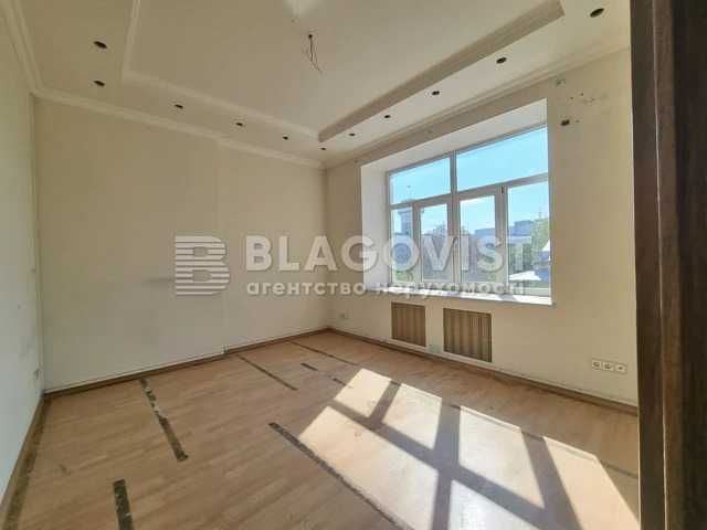 Костьольна. Майдан. Хрещатик. 110 метрів. 1 й поверх.