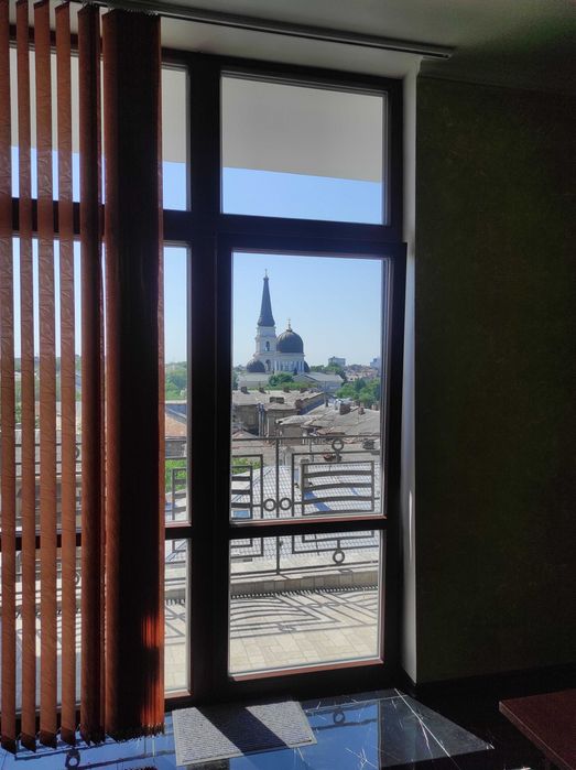 Сдам Офис 160 м2 на Греческой площади. 4 кабинета. С мебелью