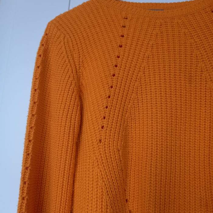Pomarańczowy sweter