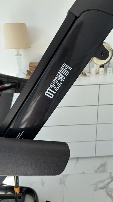 Passadeira de corrida Bodytone DT22WIFI — robusta e em excelente estado