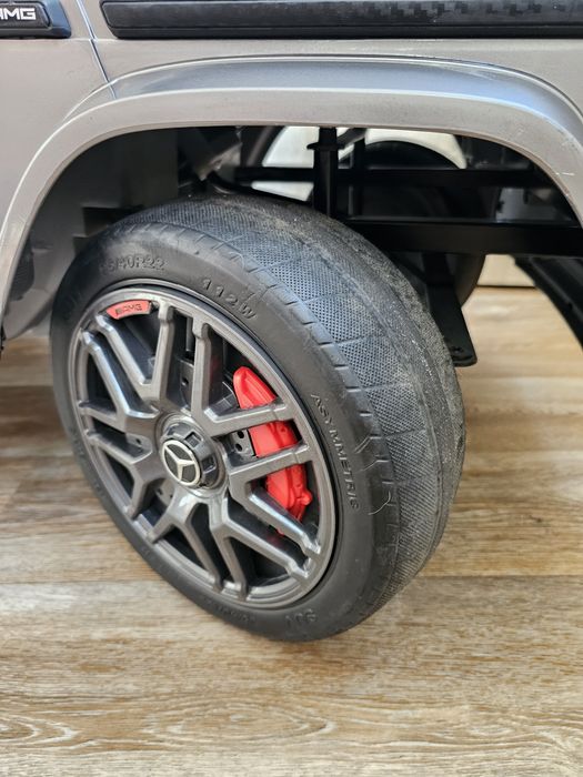 Дитячий елкутромобіль з пультом Mercedes