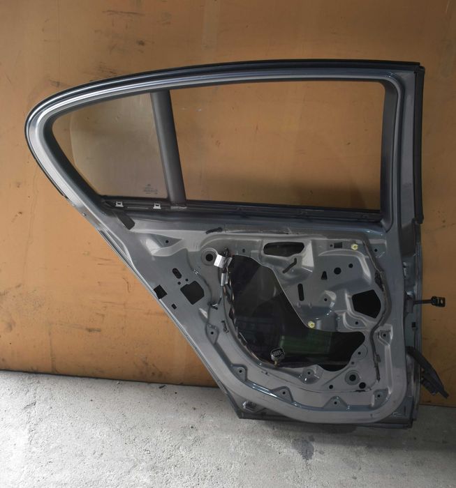 Porta traseira esquerda bmw E87
