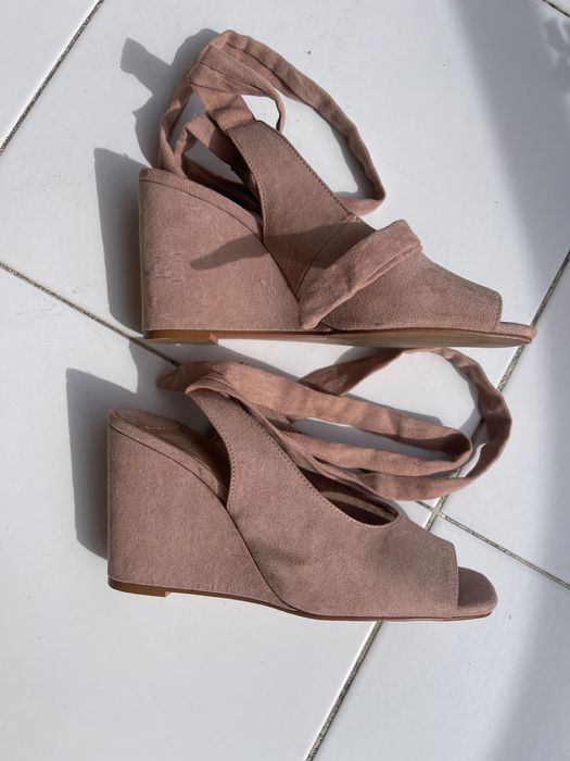 Sandálias rosa claro