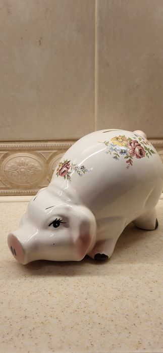 Статуэтки слон,фарфоровая девочка,свинка.