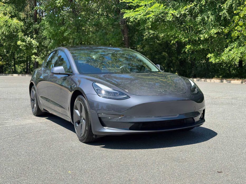 Tesla Model 3      2023