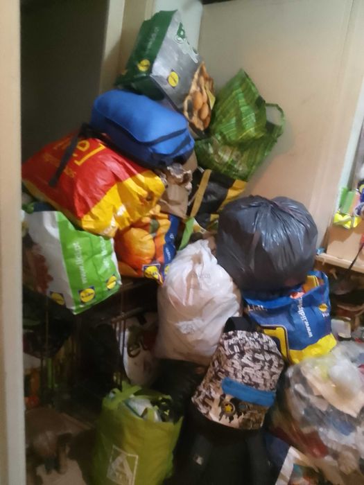 Lote de roupas usadas, calçados etc