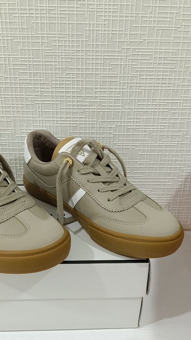 Взуття жіноче  Guess