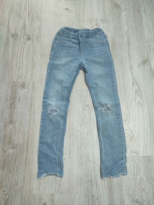 H&M 134 spodnie dziewczęce jeansy dżinsowe rurki dziury postrzępione