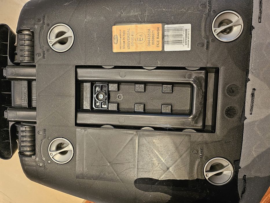 Fotelik samochodowy dziecięcy