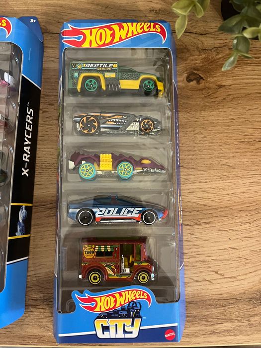 Набір із 5 машинок Hot Wheels