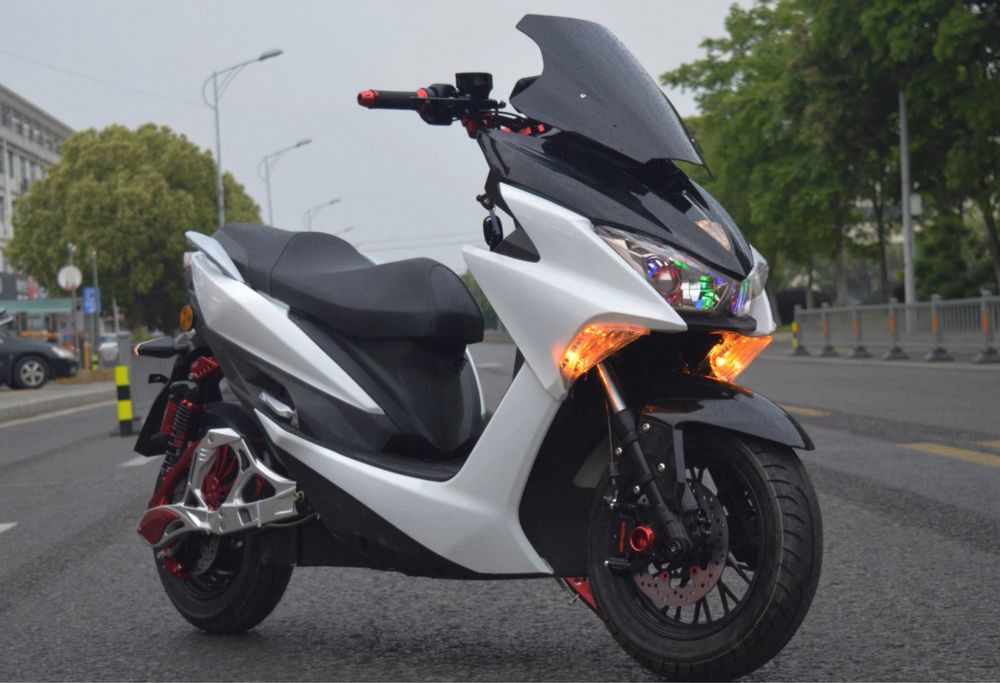 Електроскутер Force Qs motor 3000W Fardriver 96680 Catl 117Ah 96v