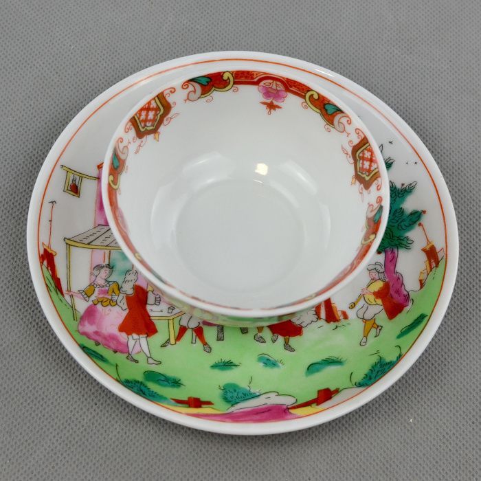 Taça e pires em porcelana - Reprodução de Companhia das Índias