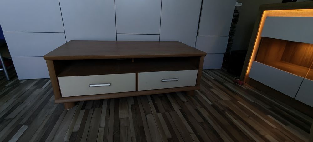 Stolik pod telewizor