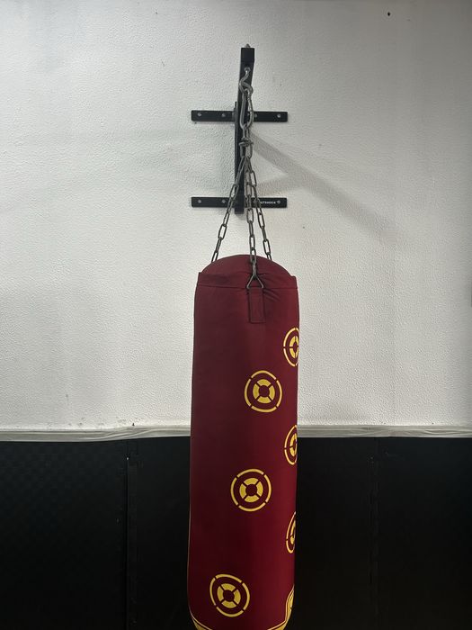 Saco de boxe 2 de 32 kl semi novo, vem com suporte