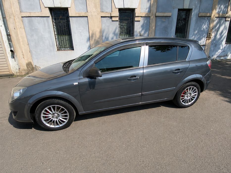 Продам Опель Астра H 1.4л 2008 года серого цвета