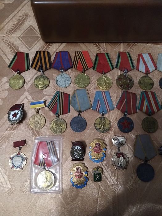 Набор украшений времён СССР.