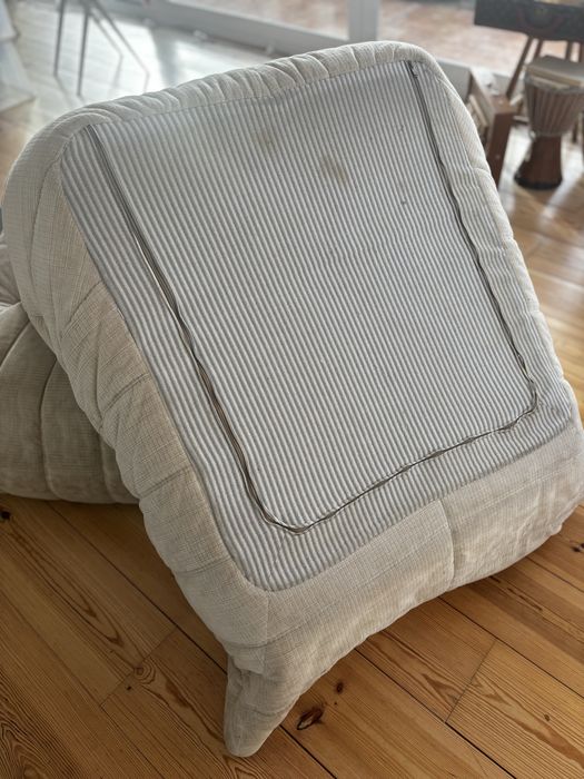 Ligne Roset TOGO – Cadeira + Apoio para os Pés