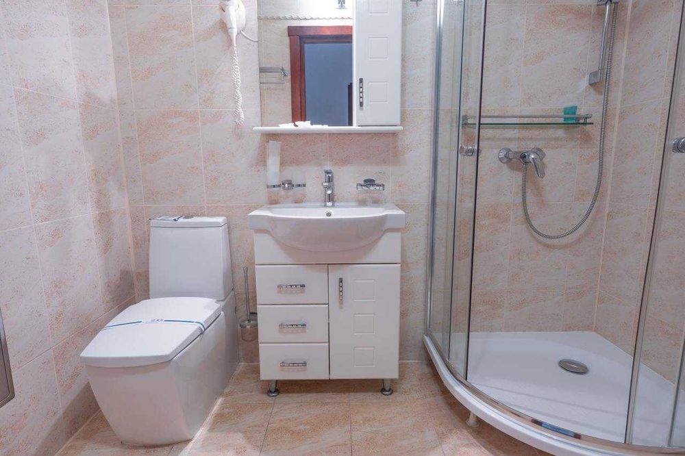 Продається будинок у серці Карпат зі СПА та критим басейном