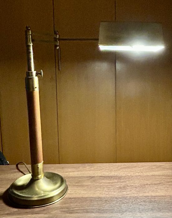 Candeeiro mesa de escritório em latão e madeira