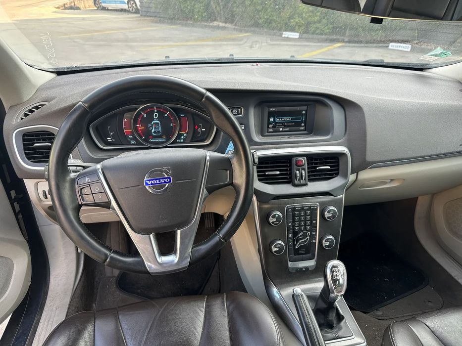 VOLVO V40 D3 DE 2014 PARA PEÇAS