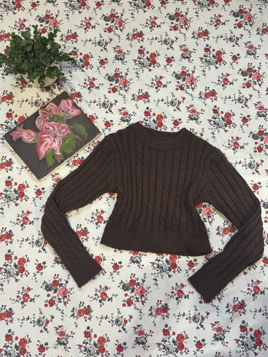 Piekny brazowy sweter