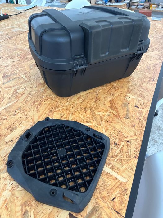 Top Case GIVI Trekker 52 com Suporte