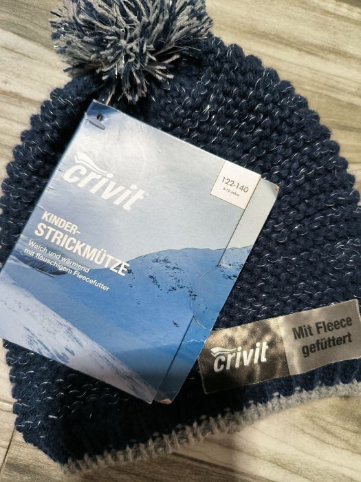 Нова шапка для дівчинки шапочка