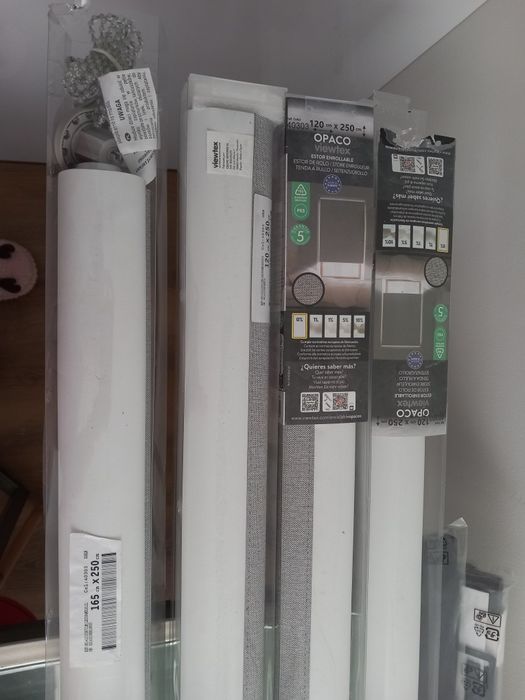 Cortinados de rolo opacos novos