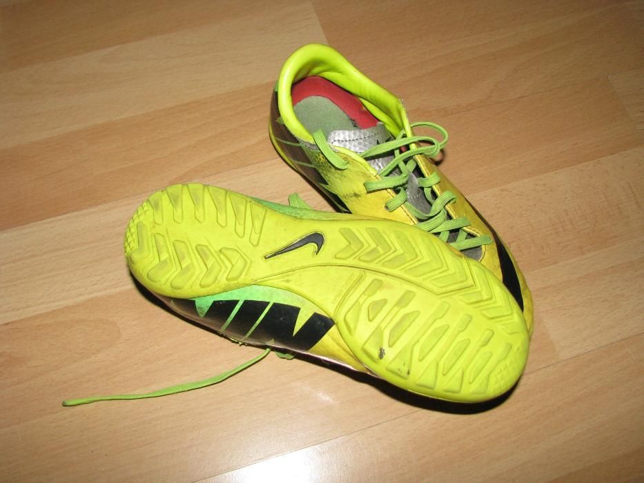 Piłkarskie tarfy - Nike roz.35