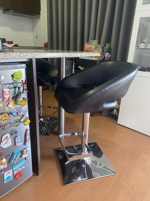 Bancos de balcão pretos