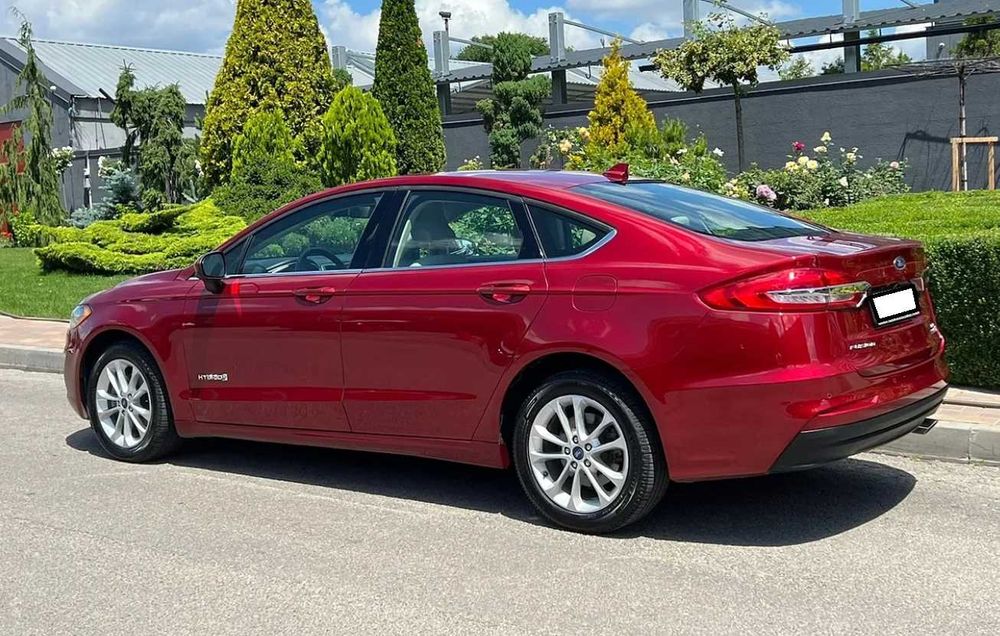 Аренда авто Гібрид Ford Fusion від 900грн/день оренда под такси