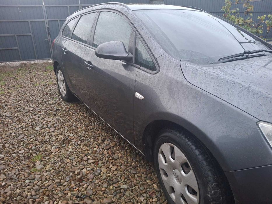 Опель Астра J 2011