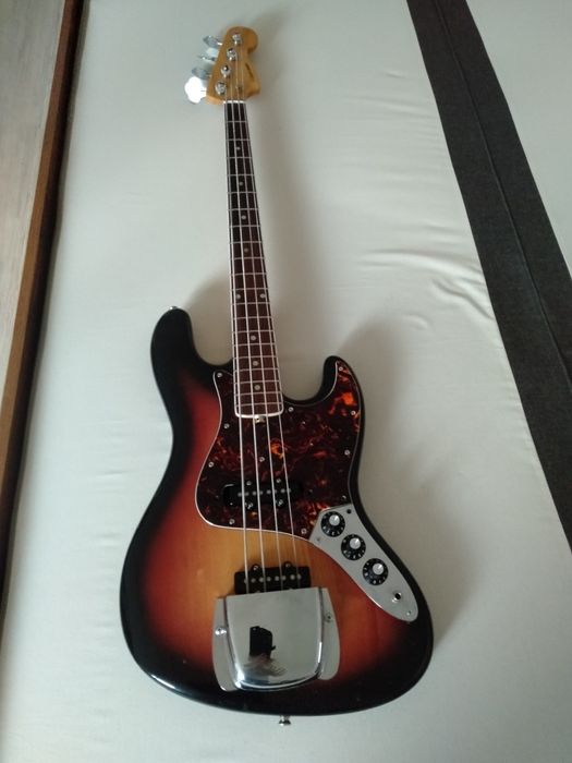 Włoska  gitara basowa