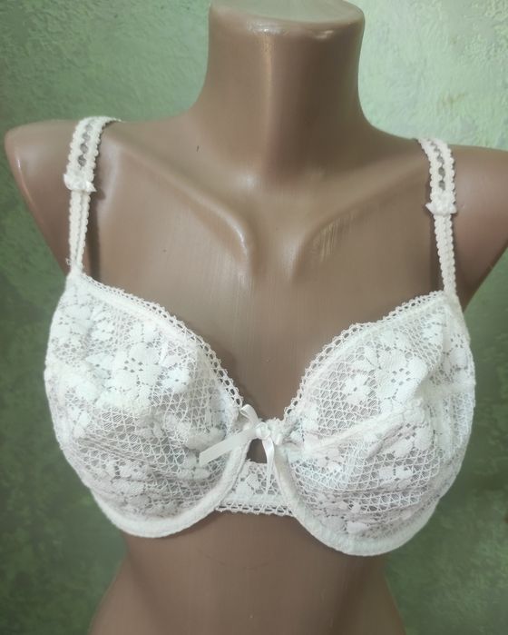 Бюстгалтеры новые