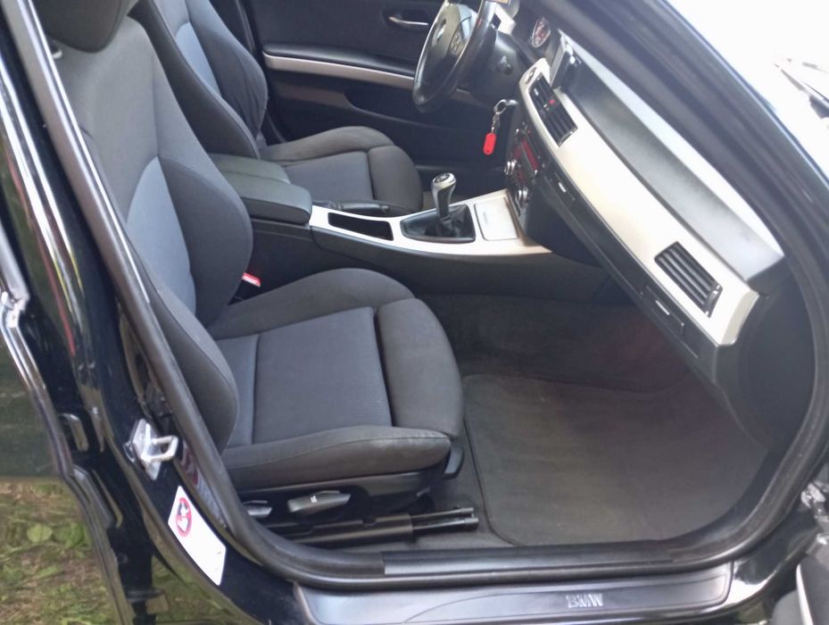 BMW E90 318i 2,0 benzyna 2010 rok
