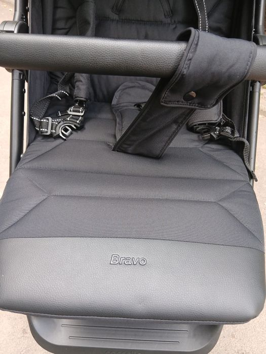 Прогулянкова коляска Carrello Bravo