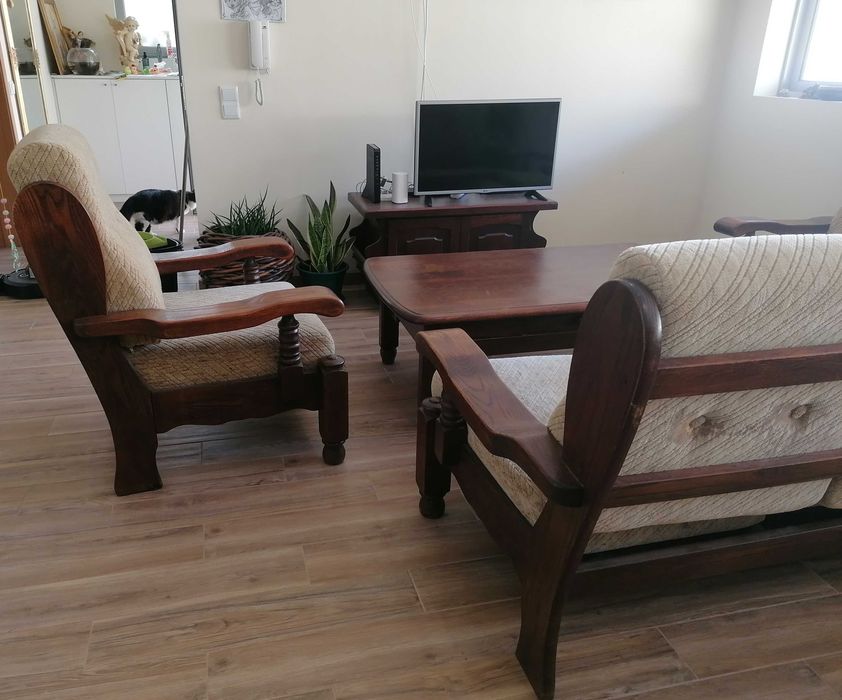 Pagamento somente a dinheiro. Sofá para Sala de estar em carvalho maciço, estilo alemão vintage: 1 triplo e 2 de um lugar