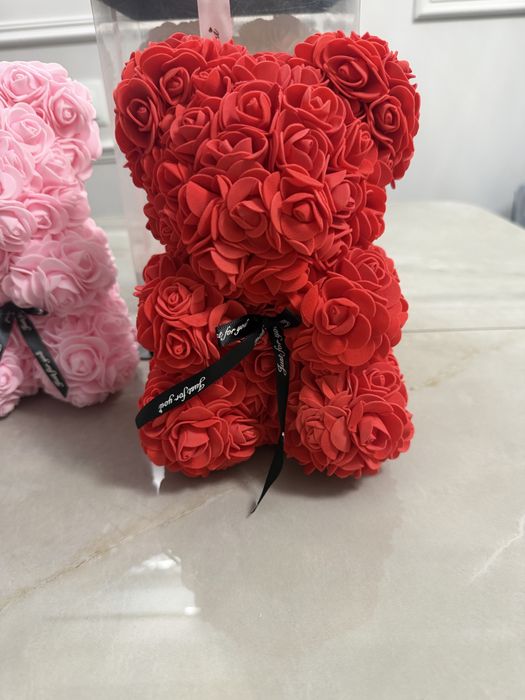 Відмідь з троянд ведмедик подарунок на день закоханих