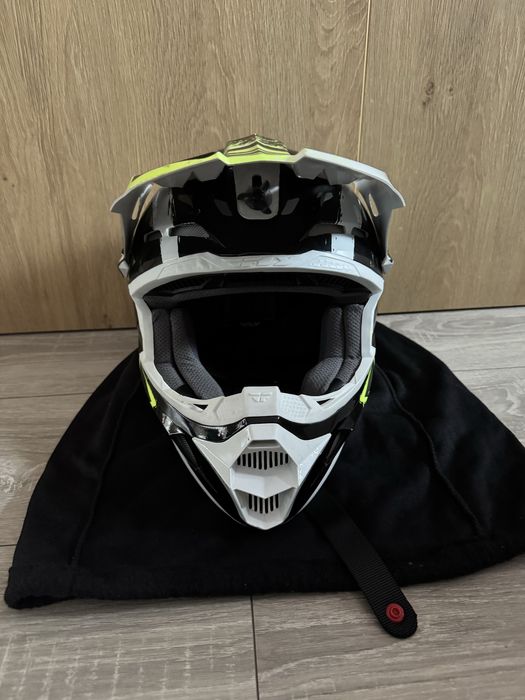 Kask firmy FLY.