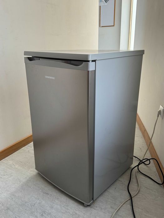 Frigorifico - pequenas dimensões - cinzento
