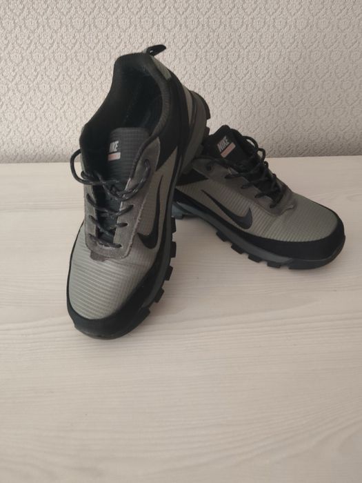 Продам кросівки NIKE