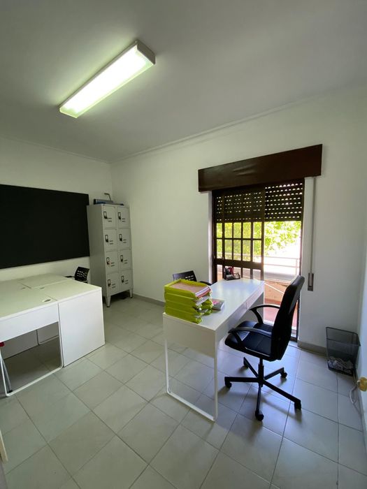 Escritórios/Gabinetes na Quinta do Conde – Tudo Incluído (Desde 200€)