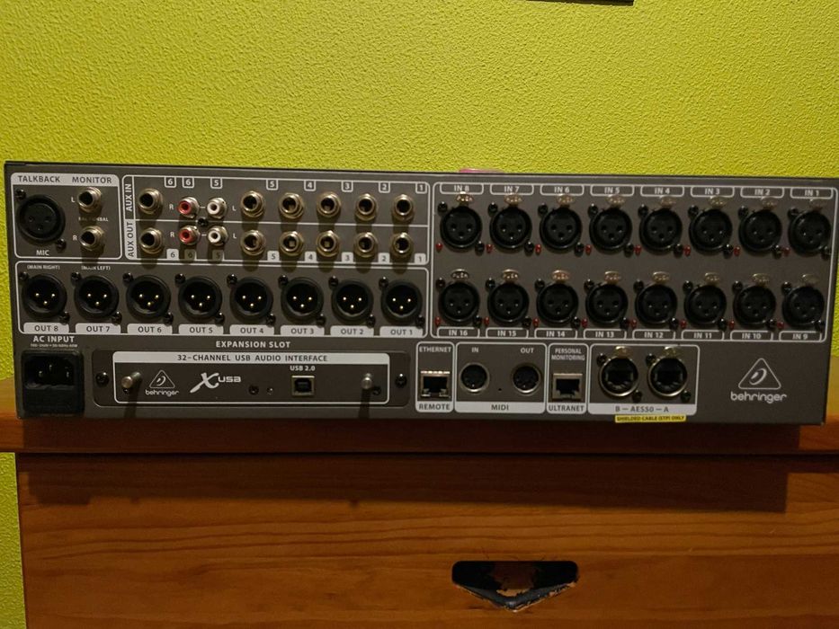 Behringer x32 Rack