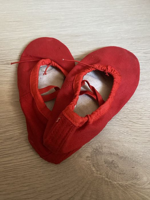 Красные детские чешки