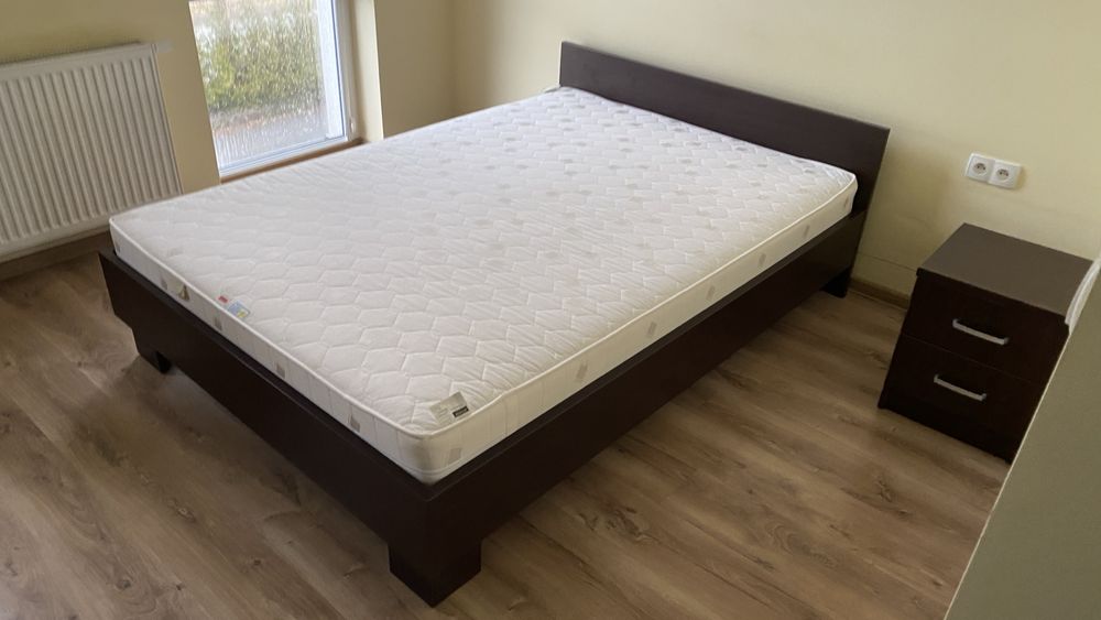 Łóżka z materacem