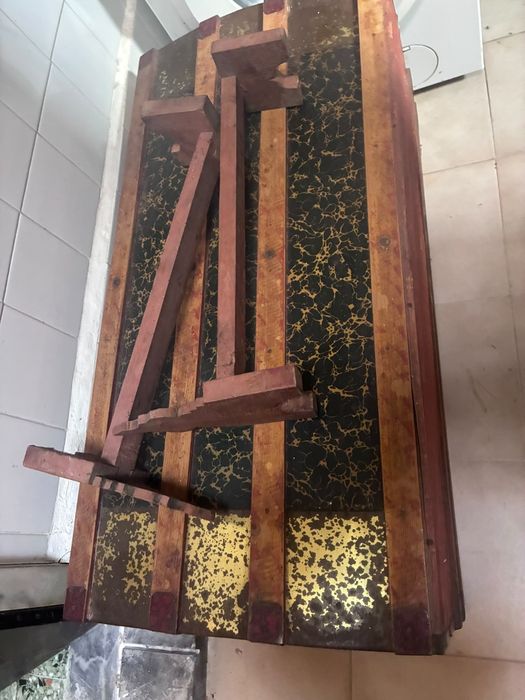 2 Baús em ferro e madeira